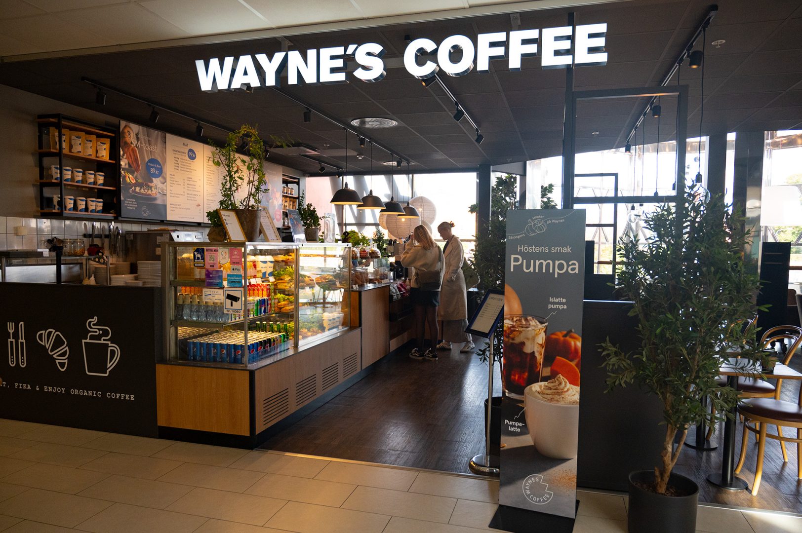 Bild på Waynes coffee ingången. 