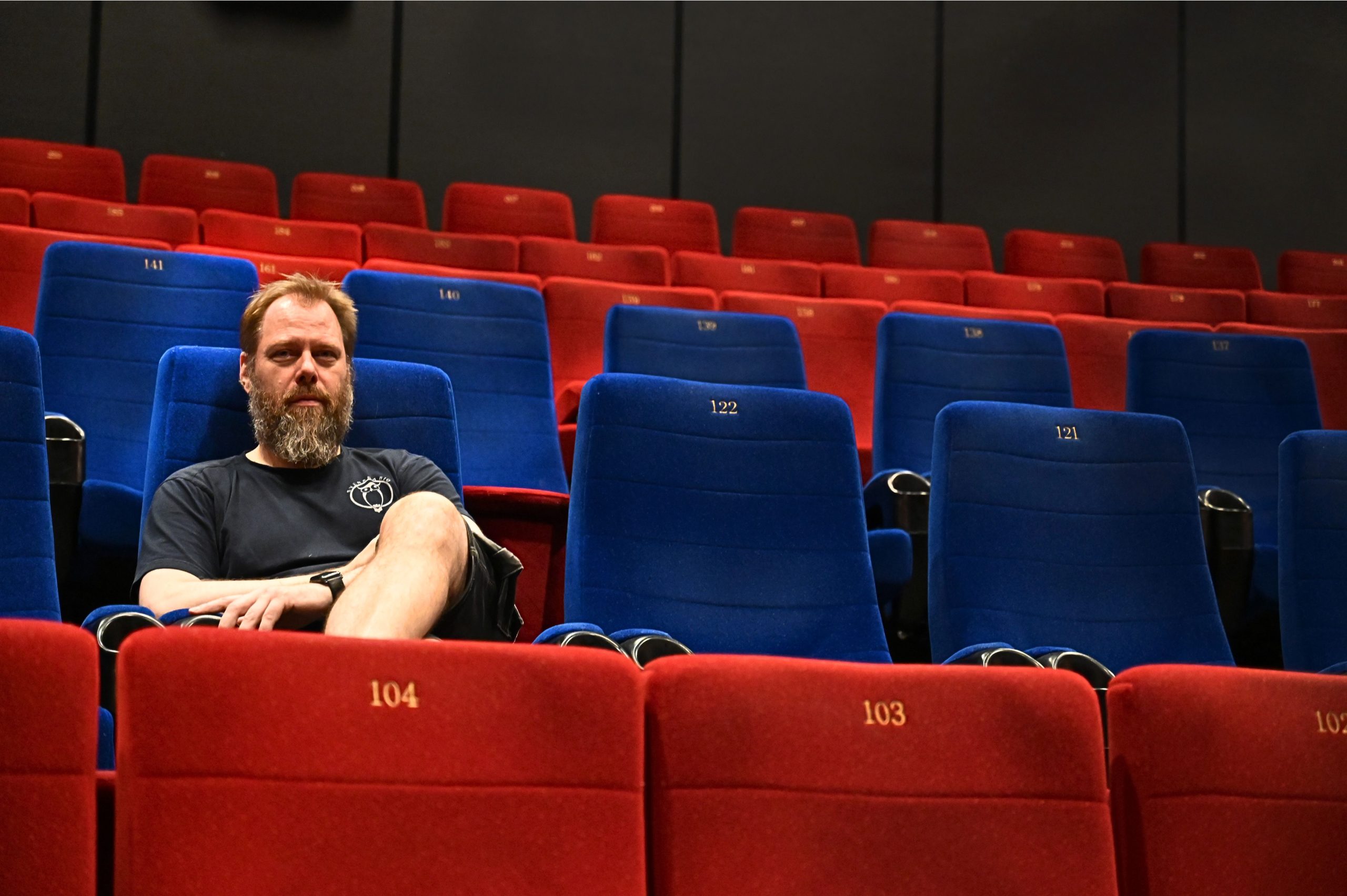 Gunnar Lindh vid massa biostolar.