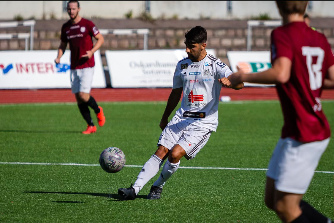 Karzan Eliassi när han spelade i divison 1 i Oskarshamn AIK.