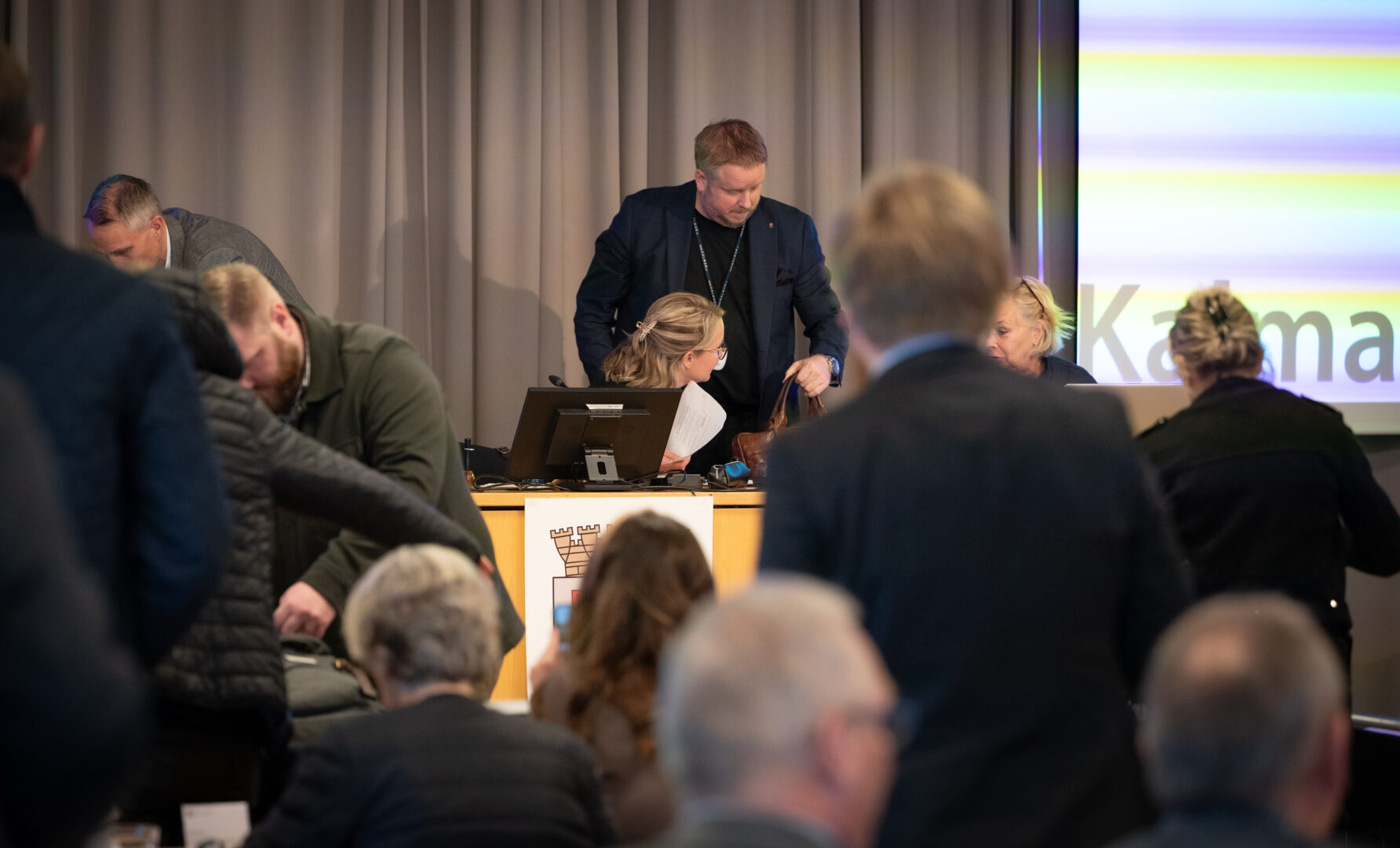 Ledamöterna i Kalmar kommunfullmäktige, med ordförande Elisabeth Heimark Sjögren i fokus.