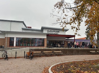 Kulturhuset Strömmens byggnad från framsidan.